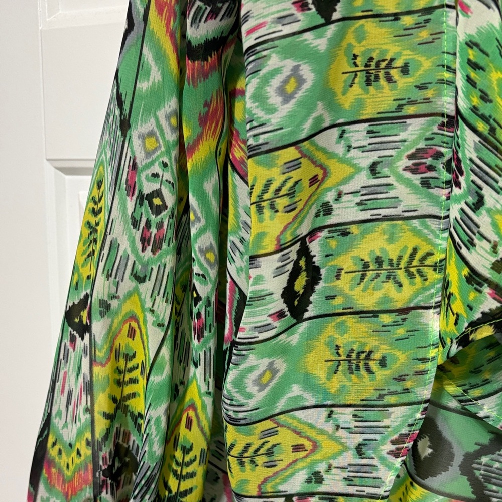 Colorful Geometric Patterned Blouse - Picture 2 of 2